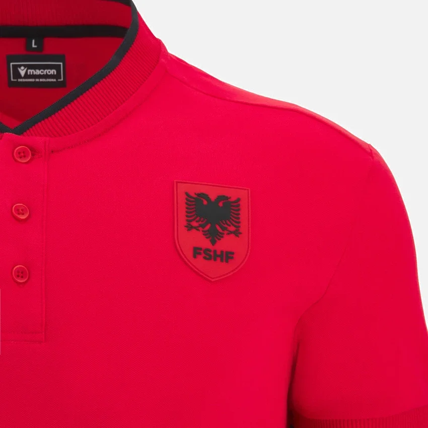 Albanien Nationalmannschaft FSHF 2026/27 Erwachsenen-Reise-Poloshirt in Rot Albanien Nationalmannschaft FSHF 2026/27 Erwachsenen-Reise-Poloshirt in Rot