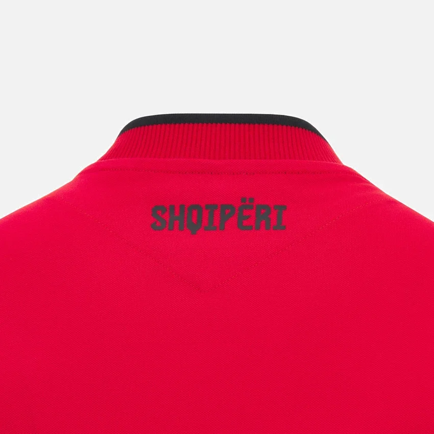 Albanien Nationalmannschaft FSHF 2026/27 Erwachsenen-Reise-Poloshirt in Rot Albanien Nationalmannschaft FSHF 2026/27 Erwachsenen-Reise-Poloshirt in Rot