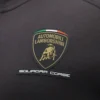 Automobili Lamborghini Squadra Corse Herren-Sweatshirt in Schwarz mit Dreifarb-Motiv und durchgehendem Reißverschluss Automobili Lamborghini Squadra Corse Herren-Sweatshirt in Schwarz mit Dreifarb-Motiv und durchgehendem Reißverschluss