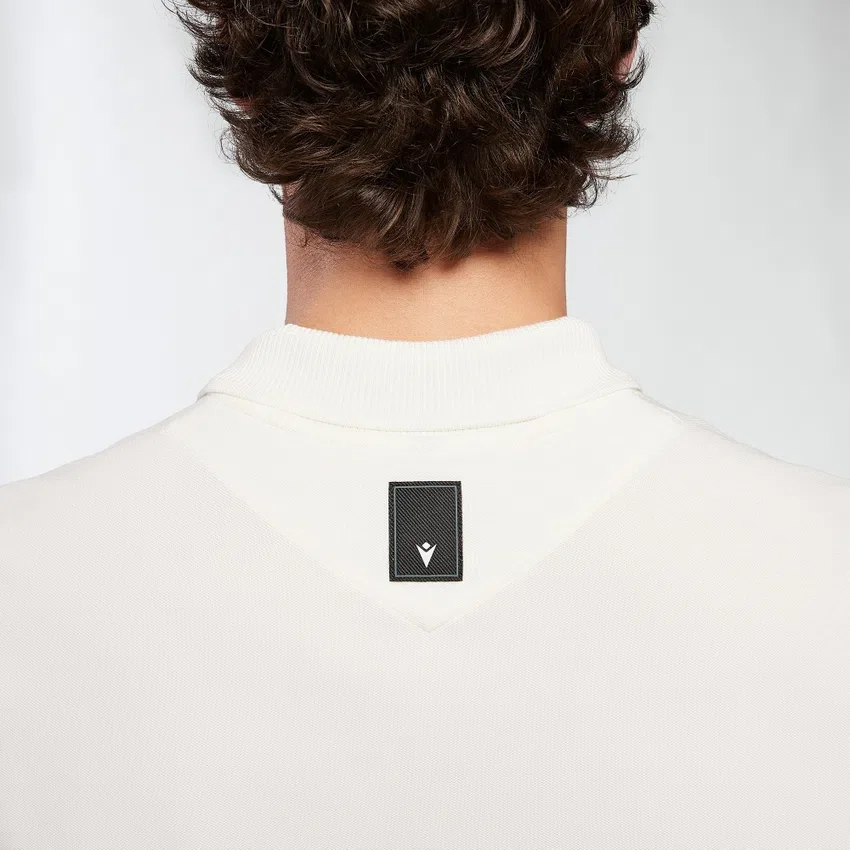 Strahlendes Poloshirt mit Stehkragen Strahlendes Poloshirt mit Stehkragen