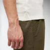 Strahlendes Poloshirt mit Stehkragen Strahlendes Poloshirt mit Stehkragen