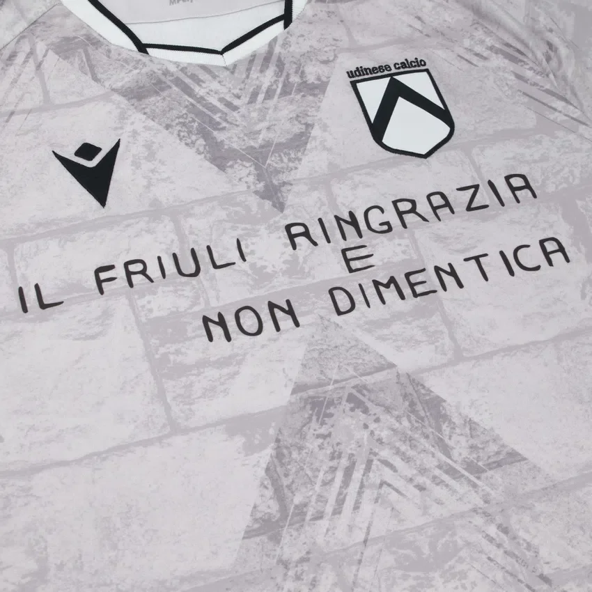 Udinese Calcio 2025/26 Heimtrikot zum 50. Jahrestag des Erdbebens Udinese Calcio 2025/26 Heimtrikot zum 50. Jahrestag des Erdbebens