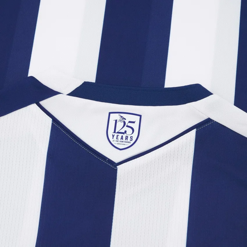 West Bromwich Albion F.C. 2025/26 Heim-Trikot für Erwachsene West Bromwich Albion F.C. 2025/26 Heim-Trikot für Erwachsene